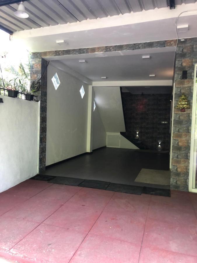 Jenushi Homestay Kandy Dış mekan fotoğraf