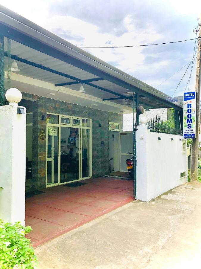 Jenushi Homestay Kandy Dış mekan fotoğraf