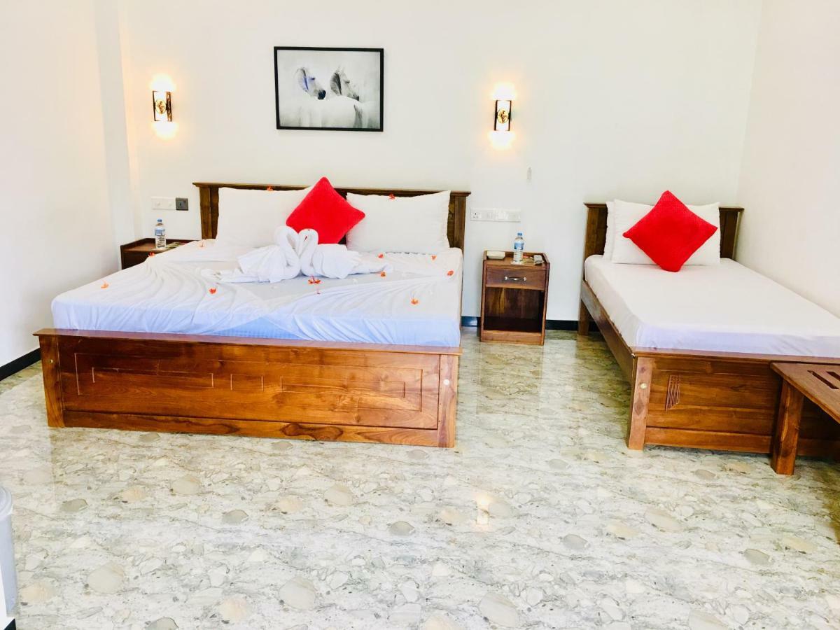 Jenushi Homestay Kandy Dış mekan fotoğraf