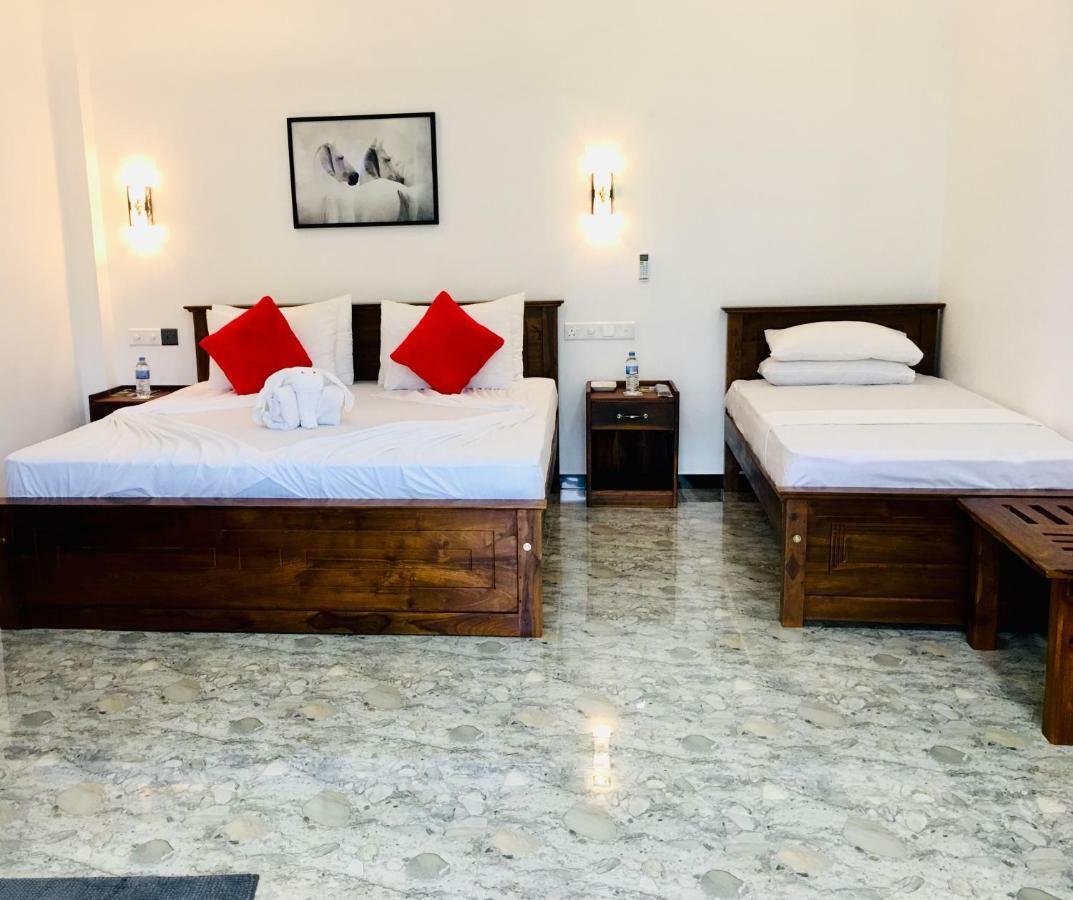 Jenushi Homestay Kandy Dış mekan fotoğraf